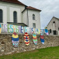 Ostergrüße 2025 vor der Kirche in Schönsee