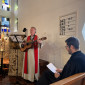 Diakon Jürgen Weich an der Gitarre und Pfarrer Philipp Fischer gestalteten den Gottesdienst