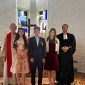 Gruppenfoto mit Konfirmanden und Leitern des Gottesdienstes