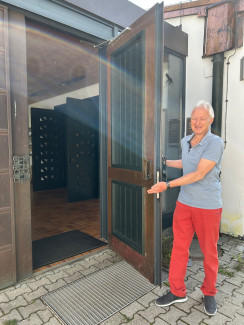 Herr der Schlüssel: Peter König ist einer derjenigen, die samstags, sonntags und Feiertags die Auferstehungskirche auf- und zusperren.